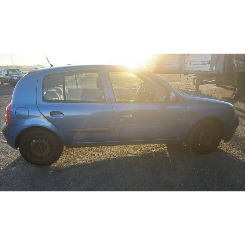 RENAULT CLIO 2 PHASE 2 1.2i - 16V Photo n°7