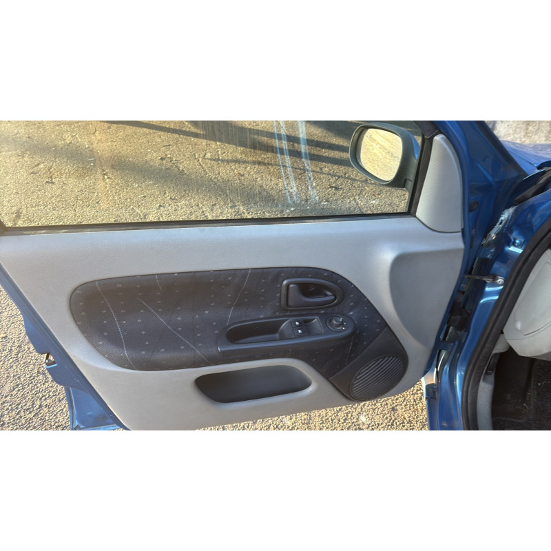 RENAULT CLIO 2 PHASE 2 1.2i - 16V Photo n°9