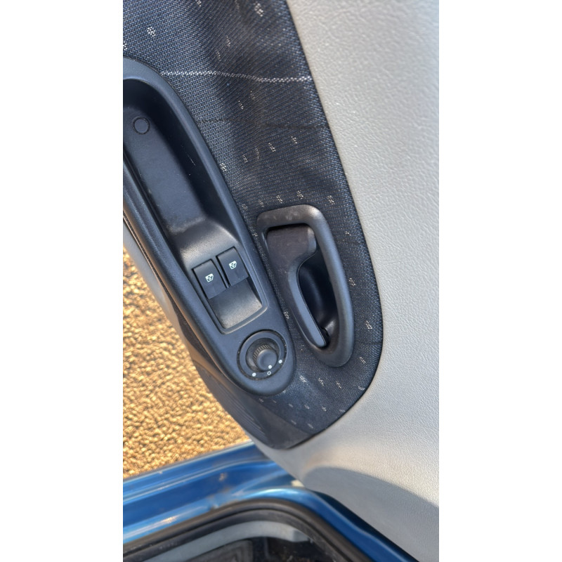 RENAULT CLIO 2 PHASE 2 1.2i - 16V Photo n°10