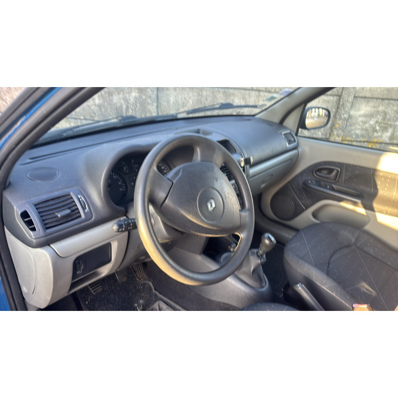 RENAULT CLIO 2 PHASE 2 1.2i - 16V Photo n°12