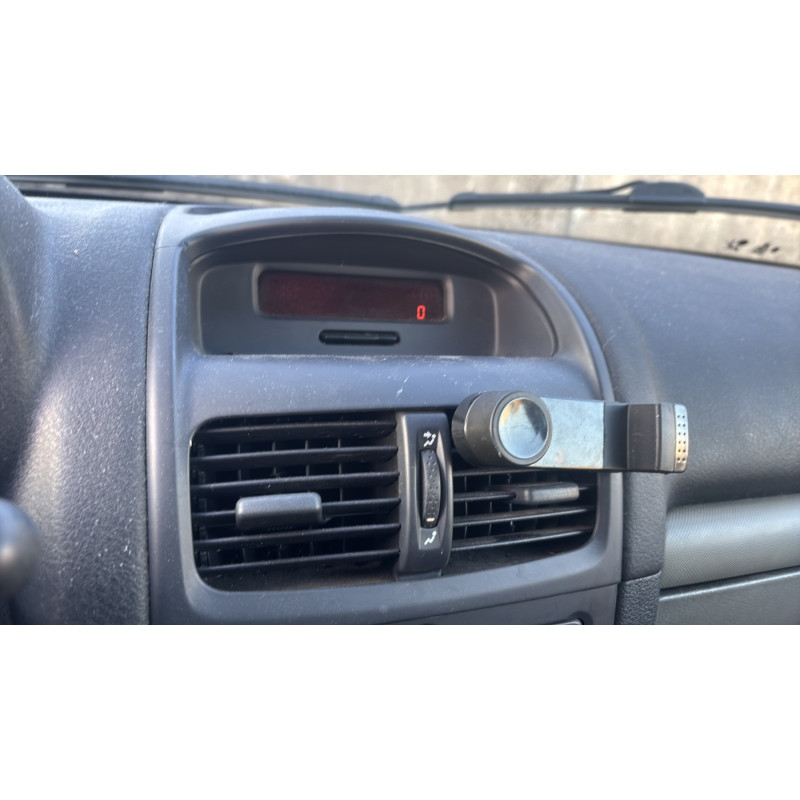 RENAULT CLIO 2 PHASE 2 1.2i - 16V Photo n°17