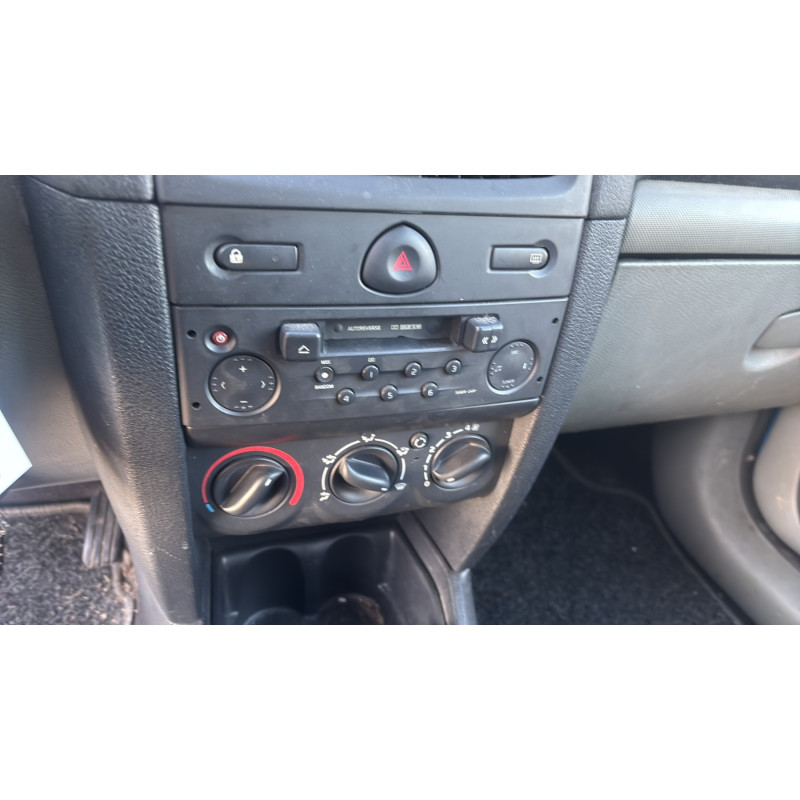 RENAULT CLIO 2 PHASE 2 1.2i - 16V Photo n°18