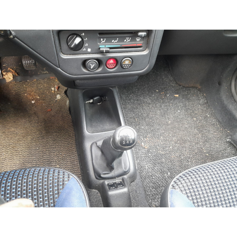 PEUGEOT 106 PHASE 2 1.4i - 8V Photo n°8