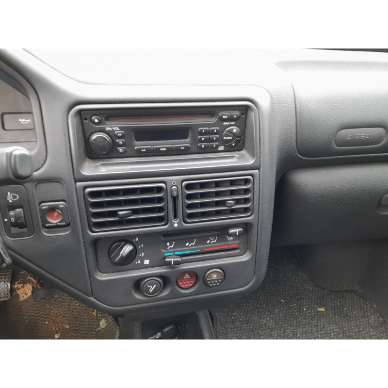 PEUGEOT 106 PHASE 2 1.4i - 8V Photo n°9