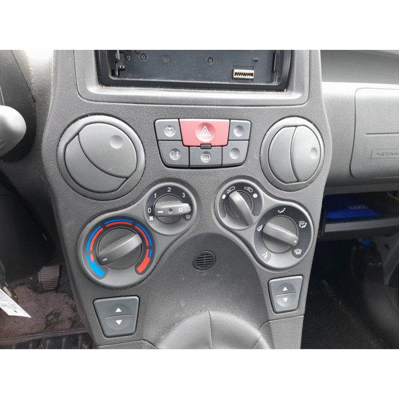 FIAT PANDA 2 PHASE 1 1.1i - 8V Photo n°9