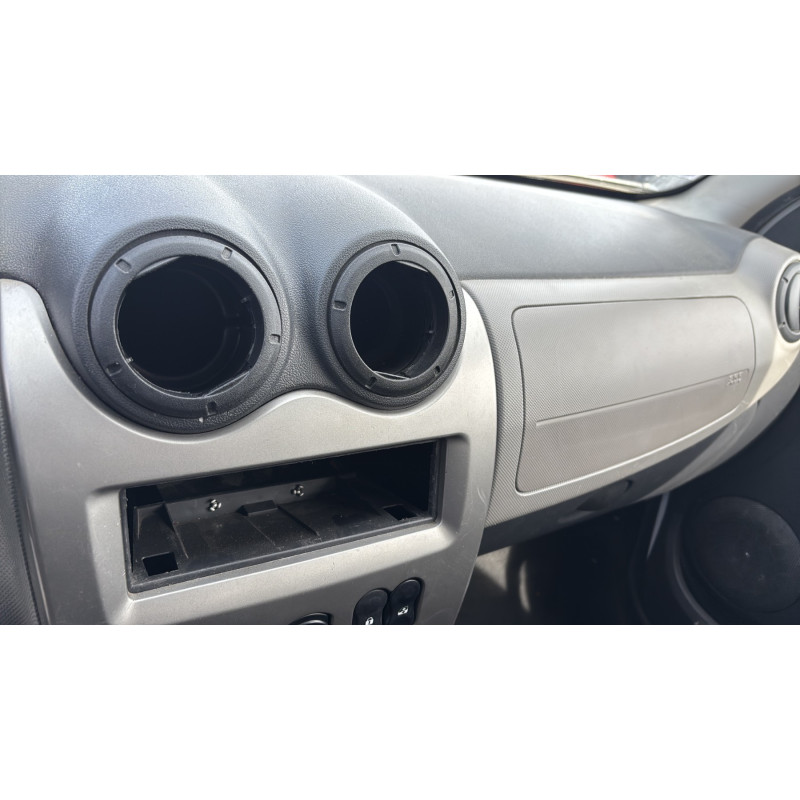 DACIA SANDERO 1 1.2i - 16V Photo n°17