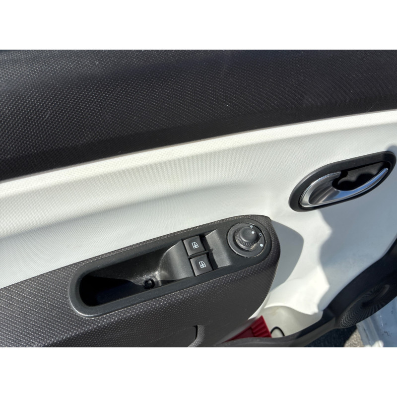 RENAULT TWINGO 3 PHASE 1 1.0i - 12V SCE 65 Photo n°9