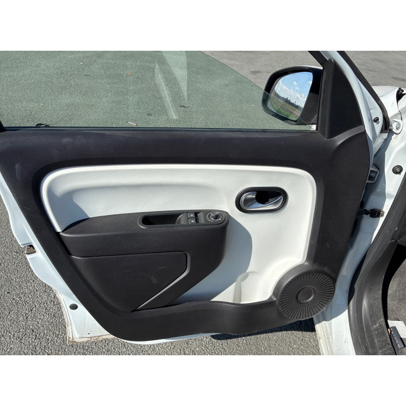 RENAULT TWINGO 3 PHASE 1 1.0i - 12V SCE 65 Photo n°14