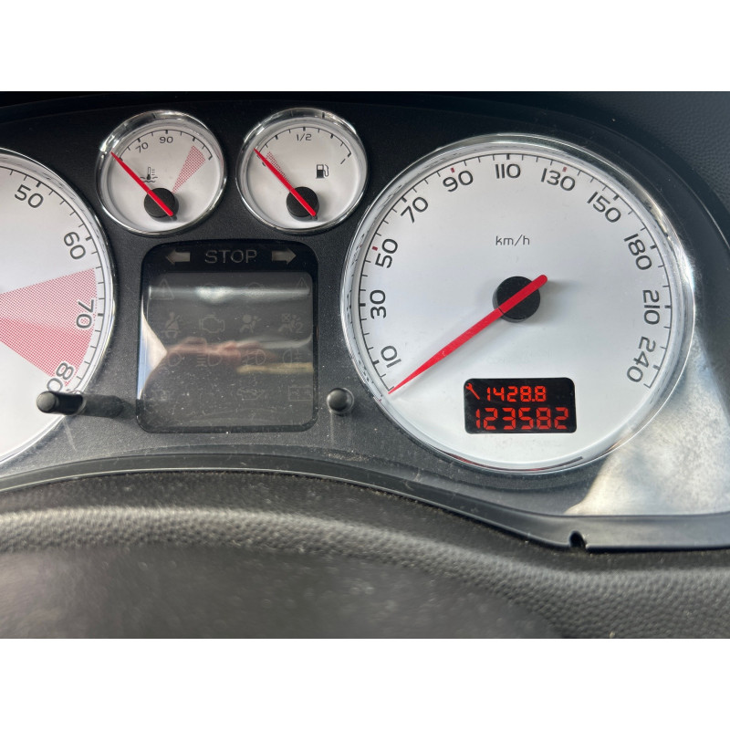 PEUGEOT 307 PHASE 2 CABRIOLET 2.0i - 16V Photo n°8