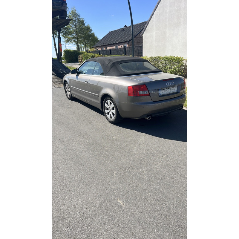 AUDI A4 2 CABRIO PHASE 1 3.0i - 30V V6 Photo n°4