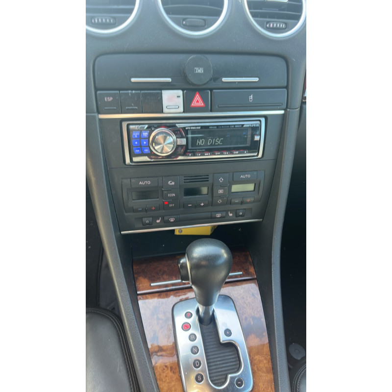 AUDI A4 2 CABRIO PHASE 1 3.0i - 30V V6 Photo n°8