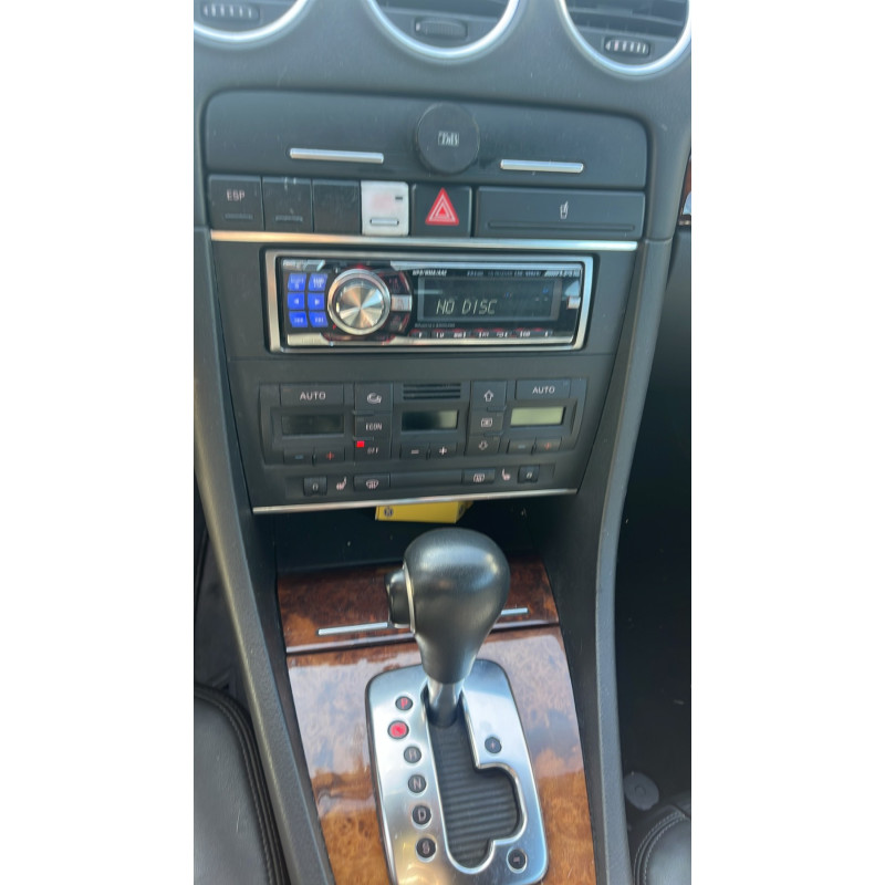 AUDI A4 2 CABRIO PHASE 1 3.0i - 30V V6 Photo n°9