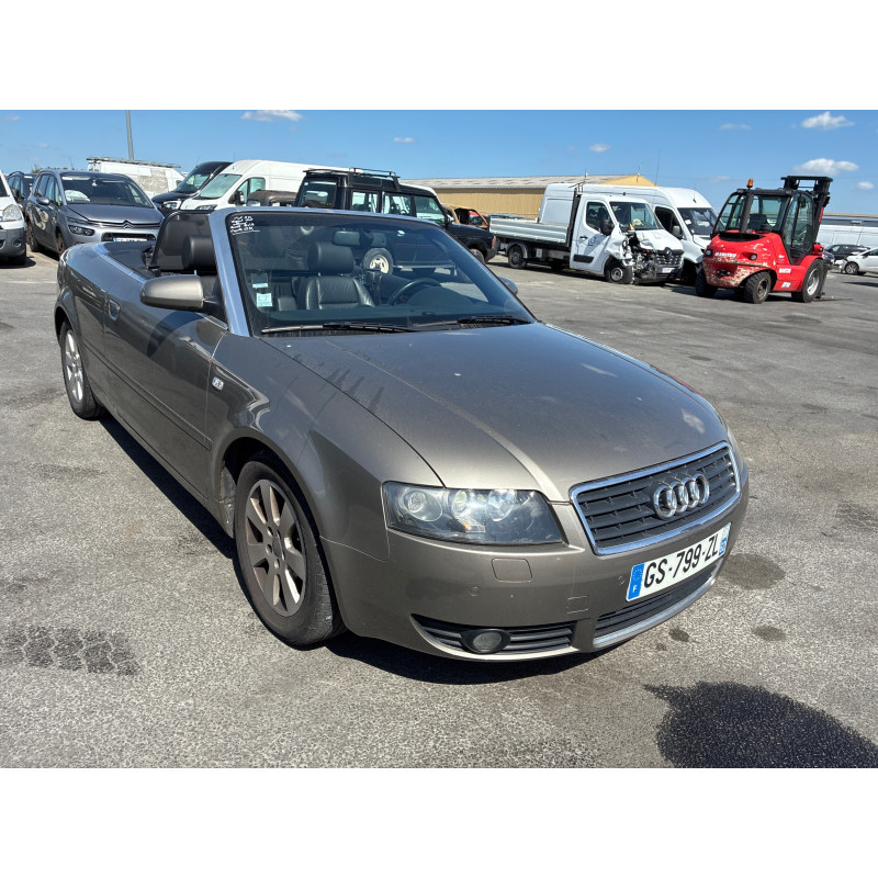 AUDI A4 2 CABRIO PHASE 1 3.0i - 30V V6 Photo n°15