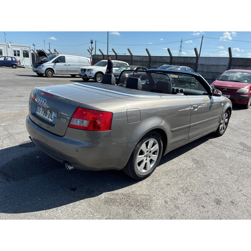 AUDI A4 2 CABRIO PHASE 1 3.0i - 30V V6 Photo n°16