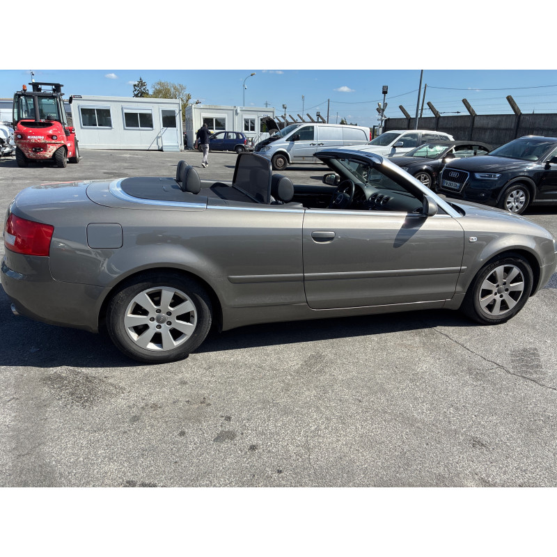 AUDI A4 2 CABRIO PHASE 1 3.0i - 30V V6 Photo n°19