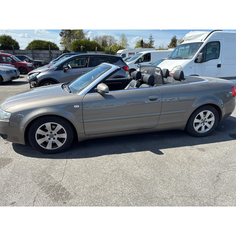 AUDI A4 2 CABRIO PHASE 1 3.0i - 30V V6 Photo n°21