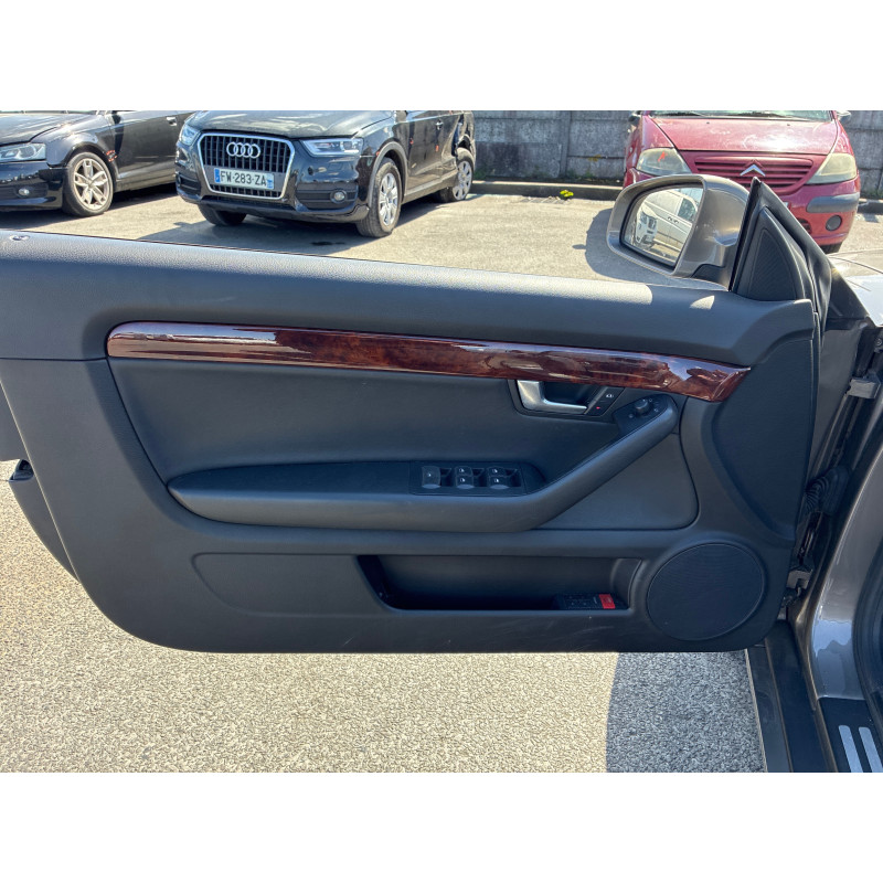 AUDI A4 2 CABRIO PHASE 1 3.0i - 30V V6 Photo n°22