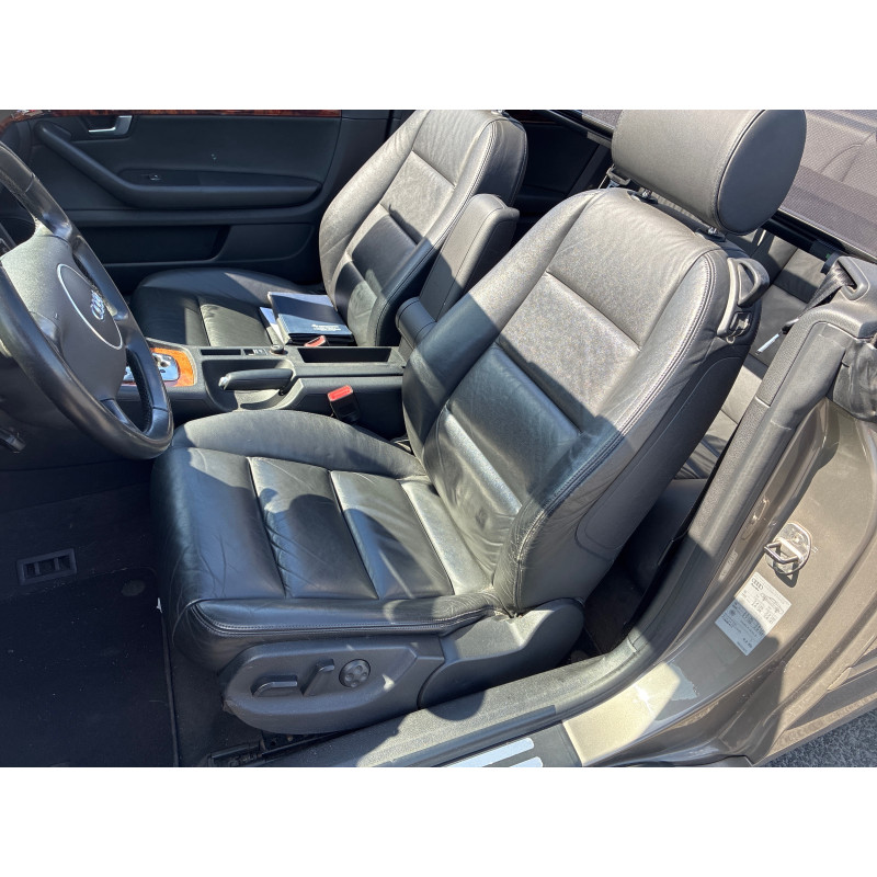 AUDI A4 2 CABRIO PHASE 1 3.0i - 30V V6 Photo n°24