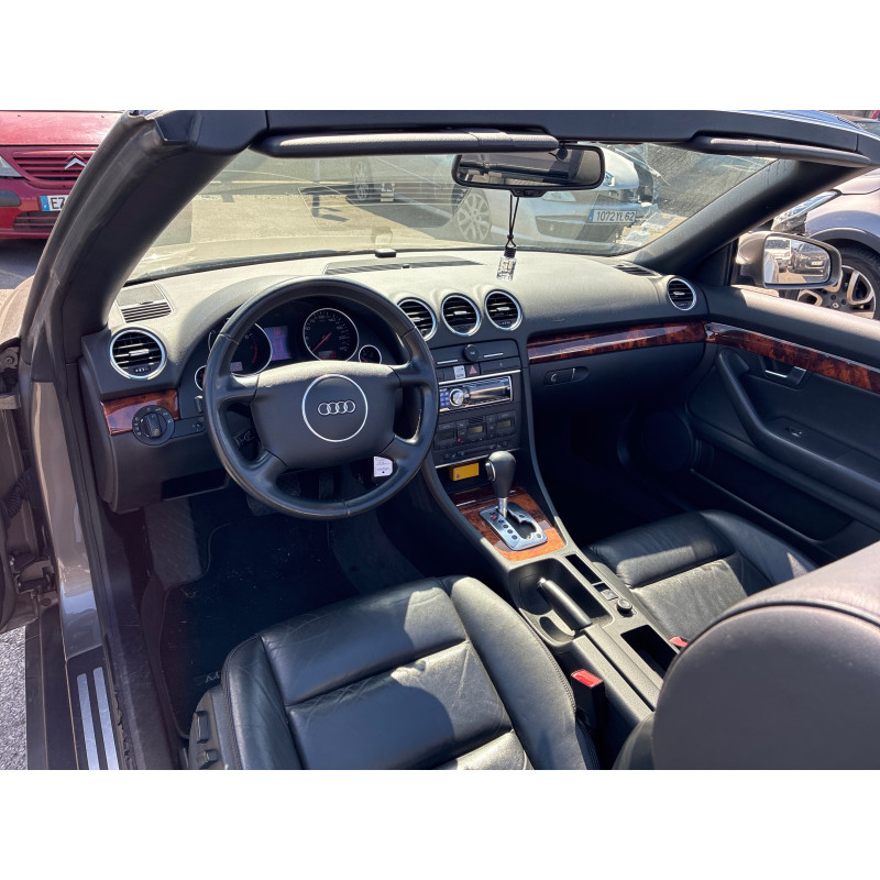 AUDI A4 2 CABRIO PHASE 1 3.0i - 30V V6 Photo n°25