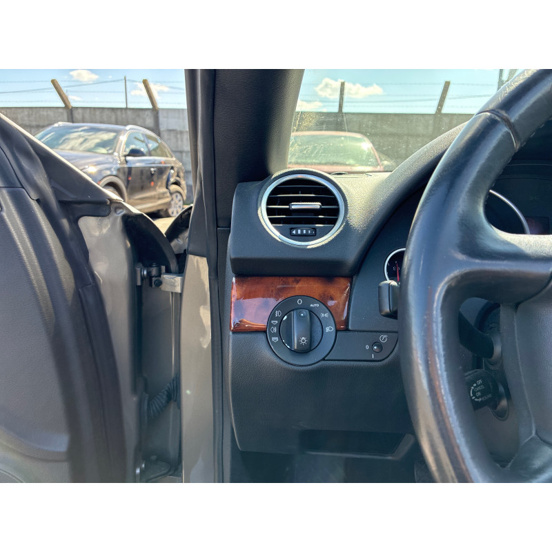 AUDI A4 2 CABRIO PHASE 1 3.0i - 30V V6 Photo n°26