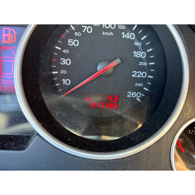 AUDI A4 2 CABRIO PHASE 1 3.0i - 30V V6 Photo n°28