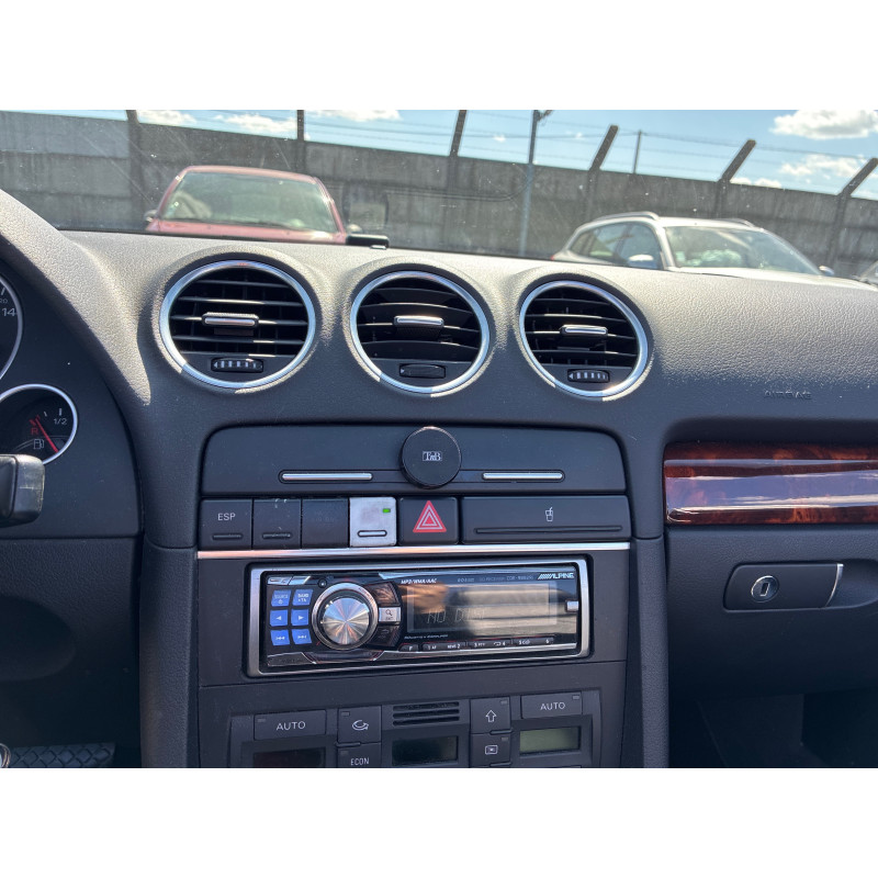 AUDI A4 2 CABRIO PHASE 1 3.0i - 30V V6 Photo n°29