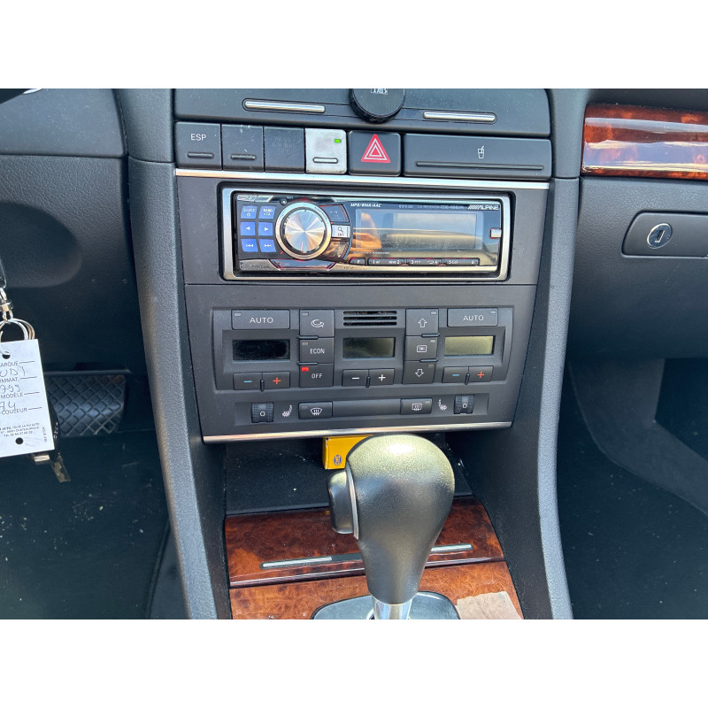 AUDI A4 2 CABRIO PHASE 1 3.0i - 30V V6 Photo n°30