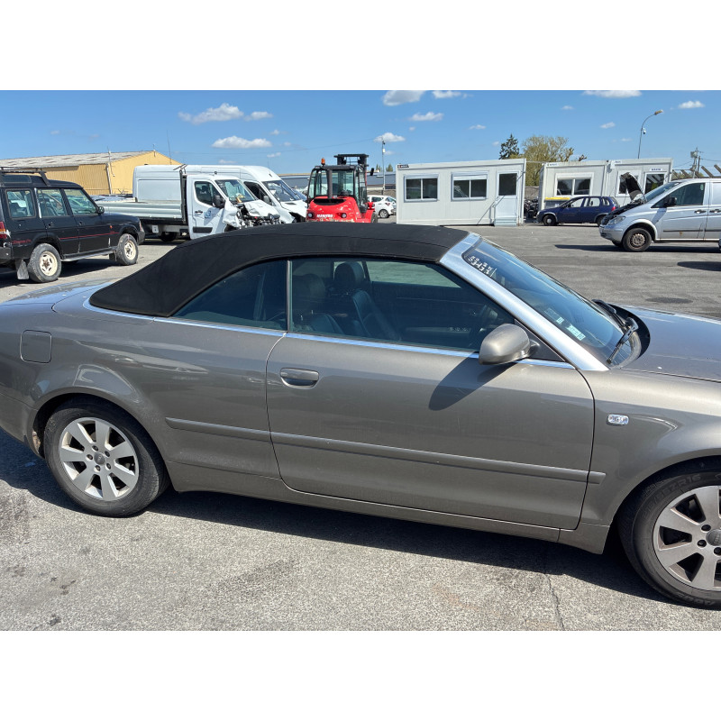 AUDI A4 2 CABRIO PHASE 1 3.0i - 30V V6 Photo n°37