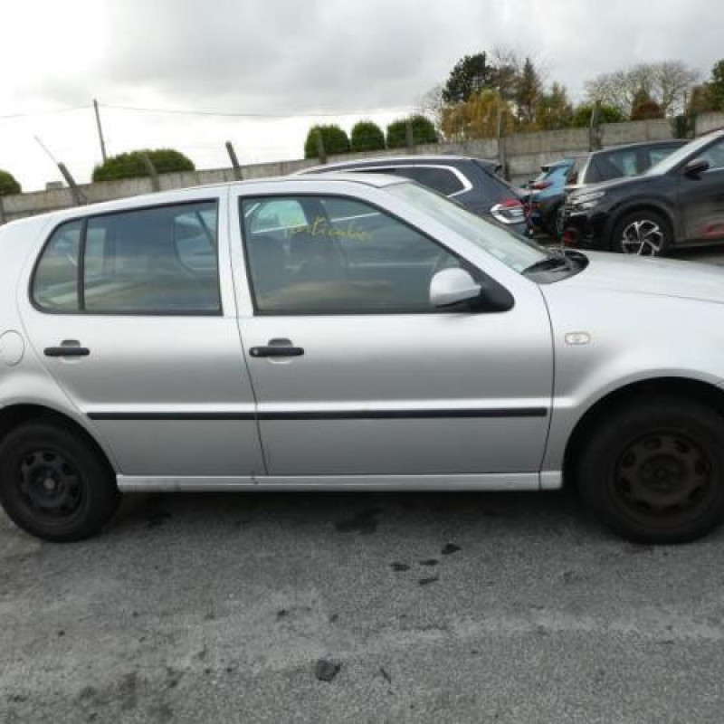 Pare choc arriere VOLKSWAGEN POLO 3 Photo n°10