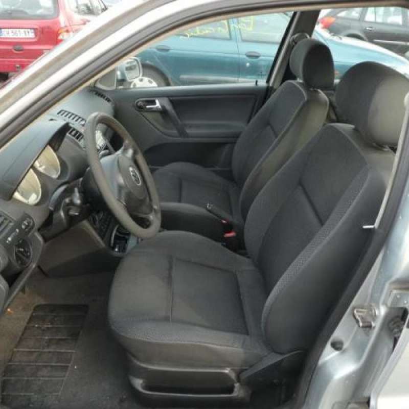 Pare choc arriere VOLKSWAGEN POLO 3 Photo n°13