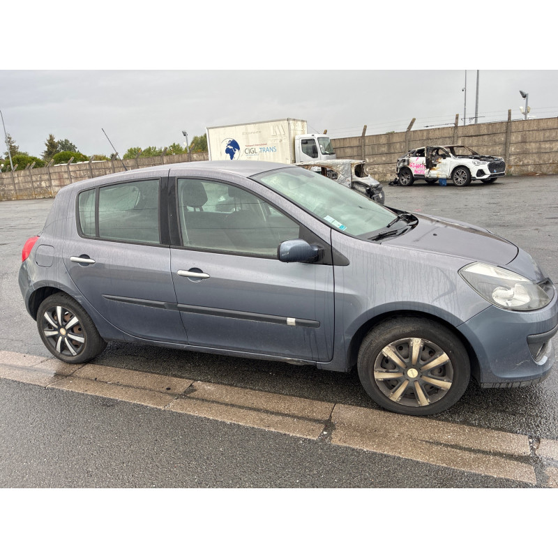 Porte fusible RENAULT CLIO 3 Photo n°8