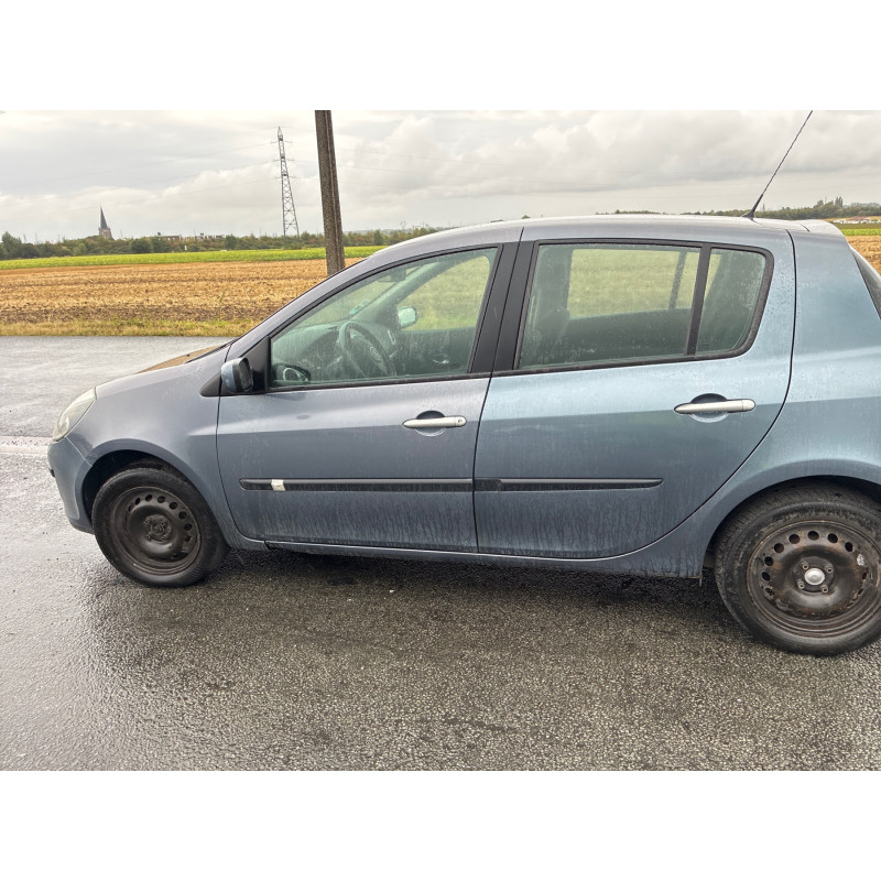 Porte fusible RENAULT CLIO 3 Photo n°10