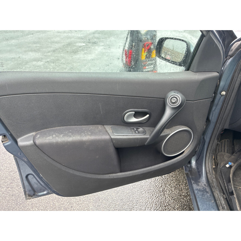 Porte fusible RENAULT CLIO 3 Photo n°15