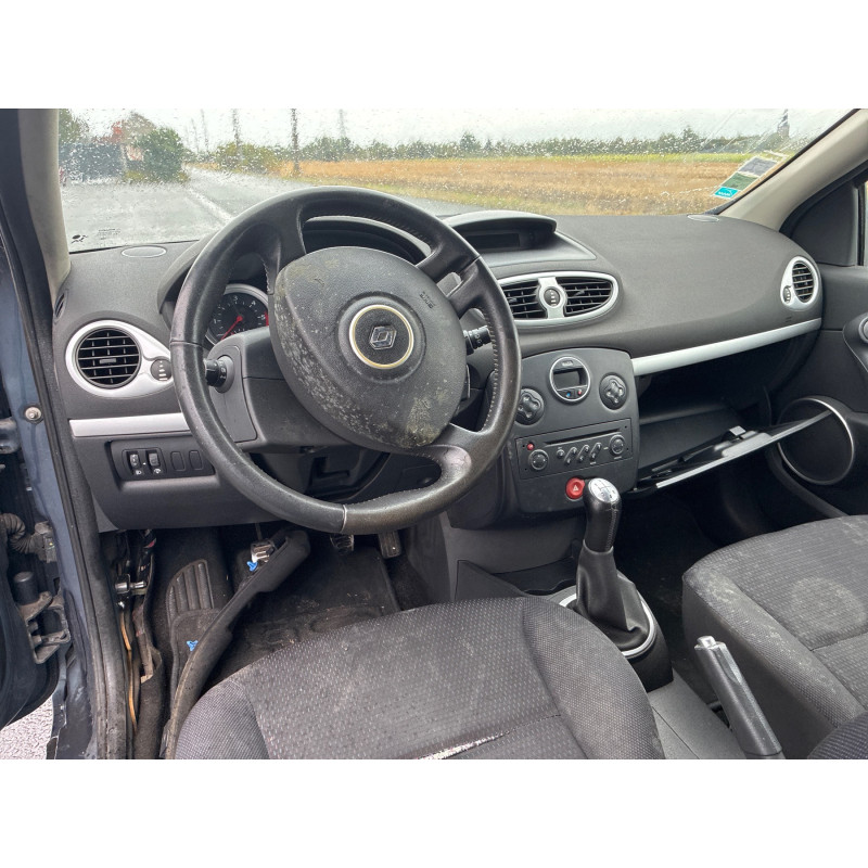Porte fusible RENAULT CLIO 3 Photo n°20