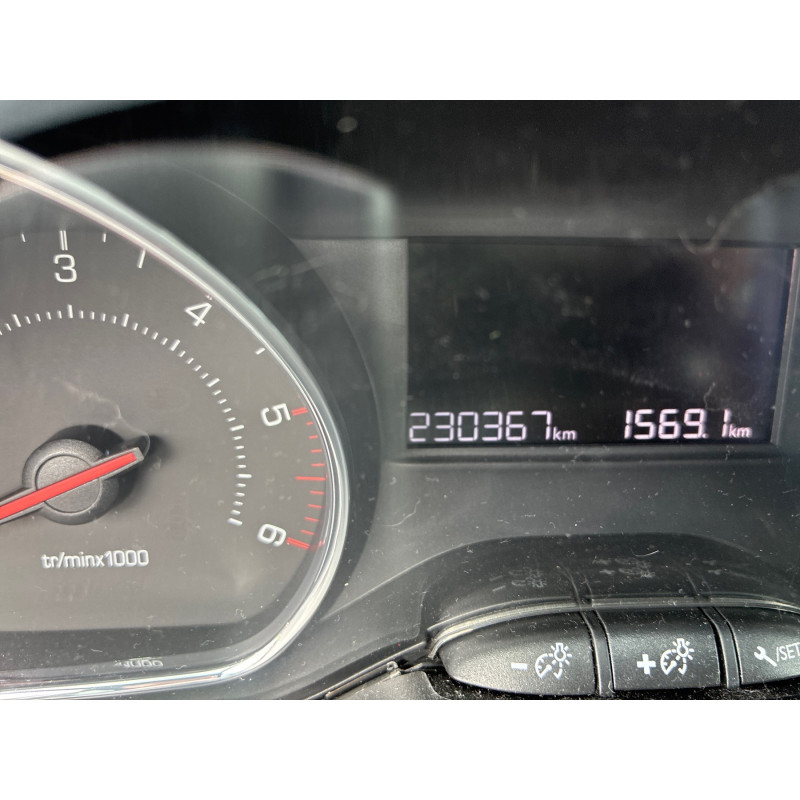 PEUGEOT 208 1 PHASE 1 1.4 HDI - 8V TURBO Photo n°5
