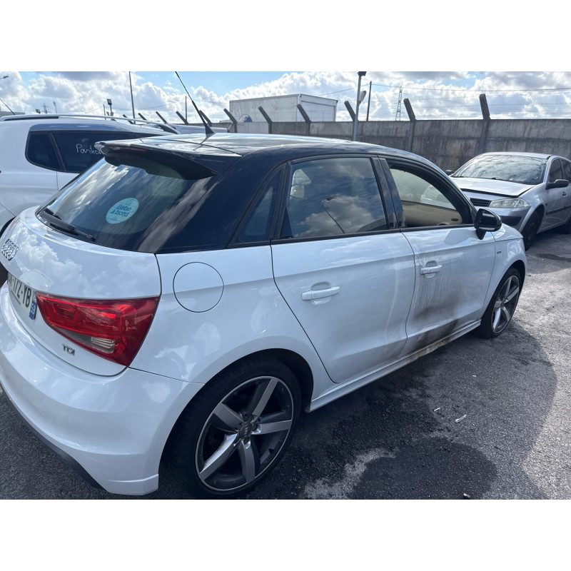 AUDI A1 1 SPORTBACK PHASE 1 1.6 TDI - 16V TURBO Photo n°8
