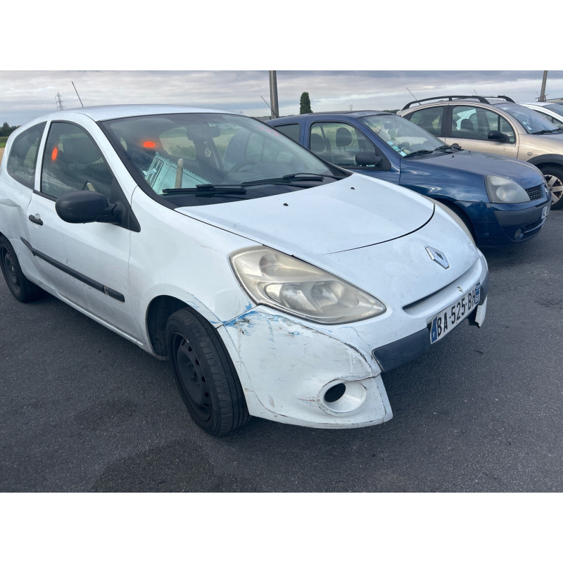 Vitre avant gauche RENAULT CLIO 3 Photo n°7