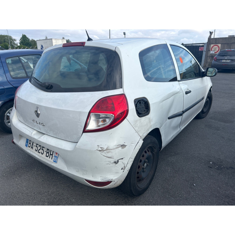 Vitre avant gauche RENAULT CLIO 3 Photo n°9