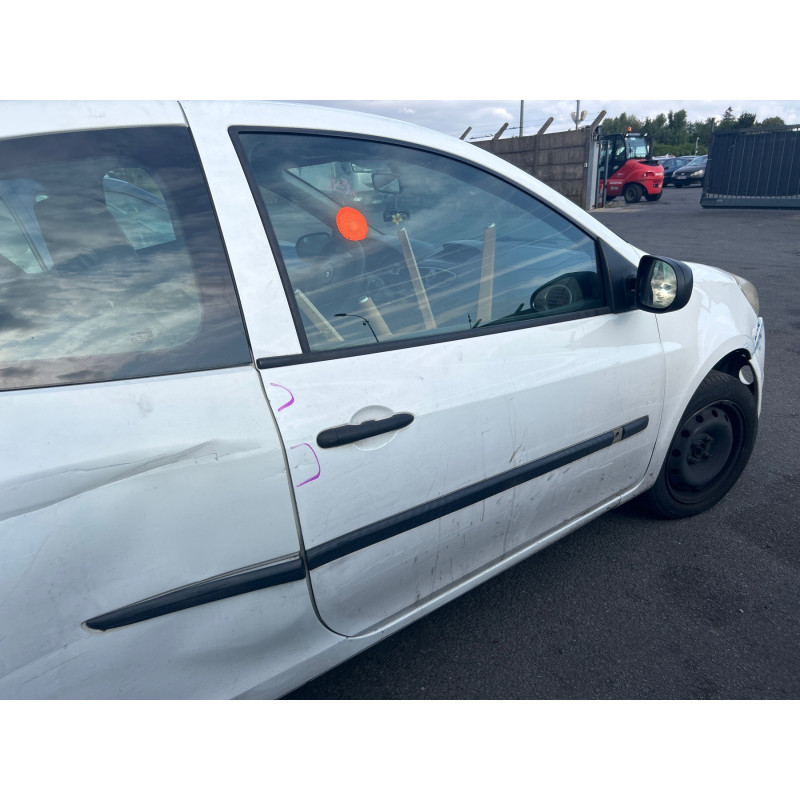 Vitre avant gauche RENAULT CLIO 3 Photo n°19