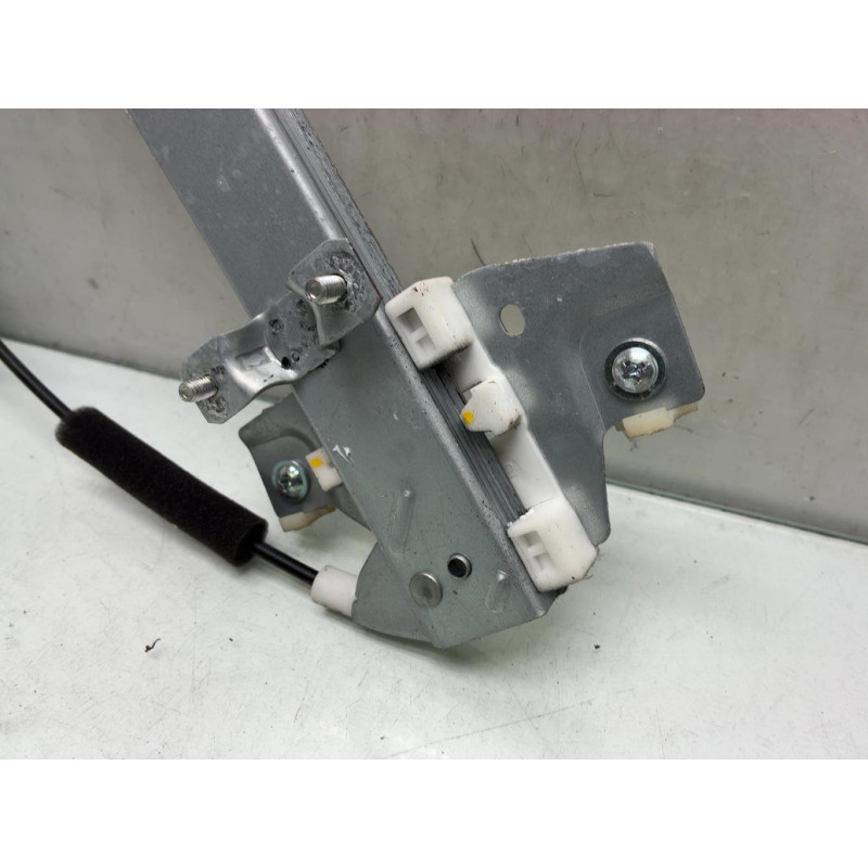 Leve vitre electrique avant gauche HYUNDAI GETZ Photo n°4