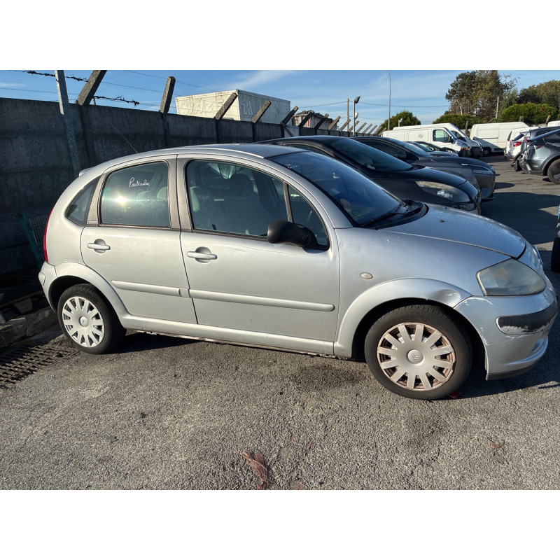 CITROEN C3 1 PHASE 1 1.4i - 8V Photo n°7