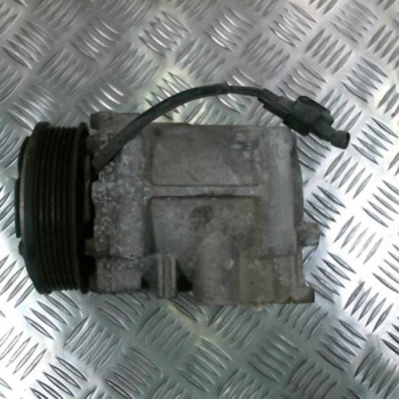 Compresseur clim FORD FIESTA 6 Photo n°3