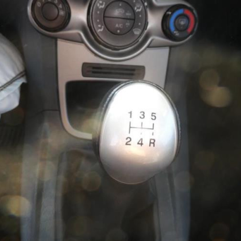 Compresseur clim FORD FIESTA 6 Photo n°9