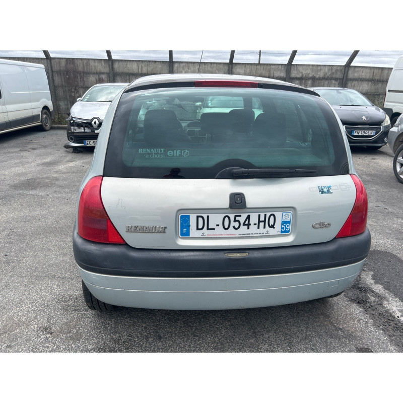 RENAULT CLIO 2 PHASE 1 1.2i - 8V Photo n°3