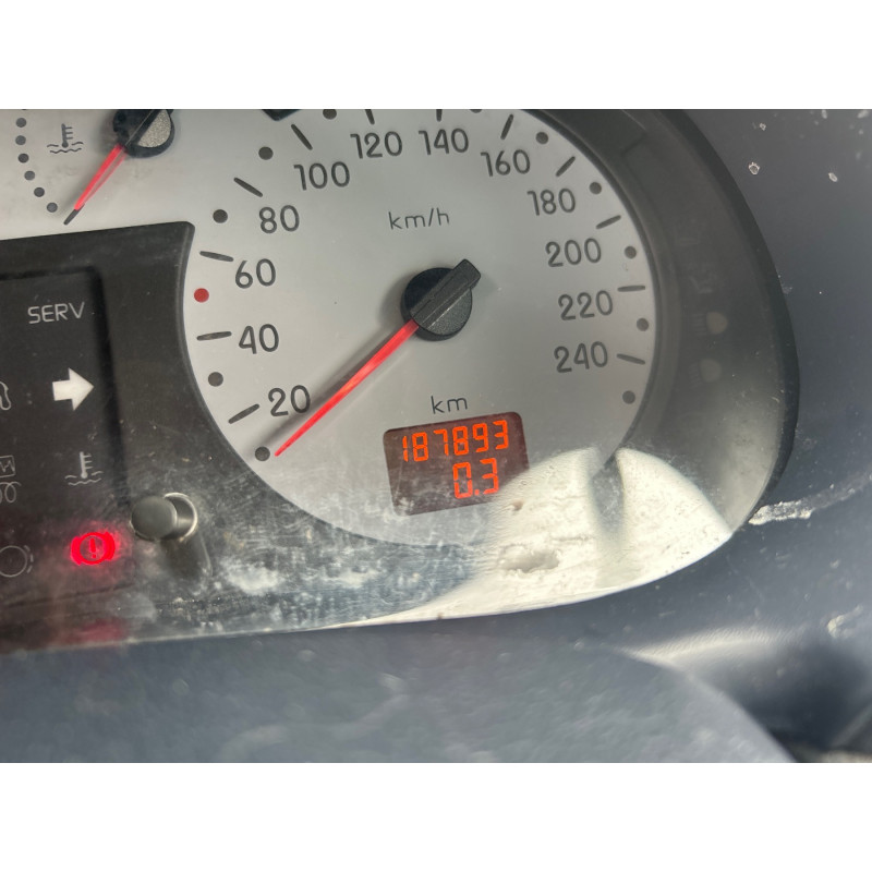 RENAULT CLIO 2 PHASE 1 1.2i - 8V Photo n°4