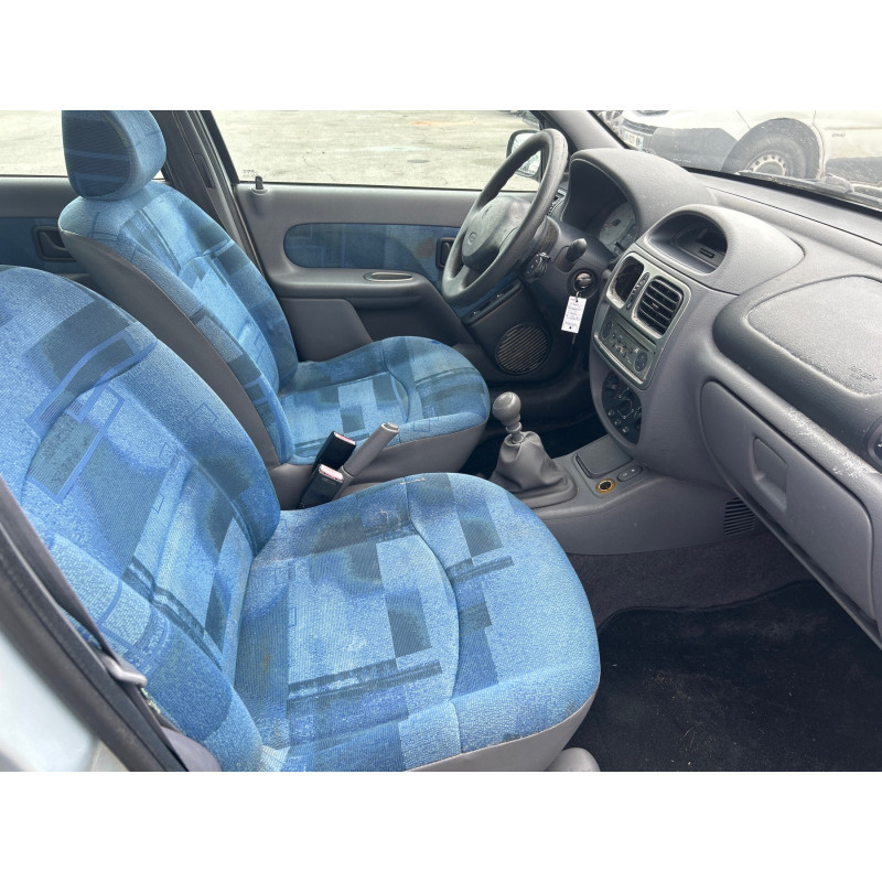 RENAULT CLIO 2 PHASE 1 1.2i - 8V Photo n°7