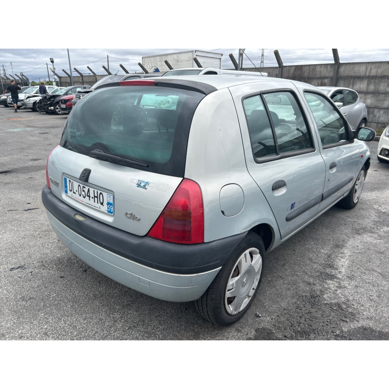 RENAULT CLIO 2 PHASE 1 1.2i - 8V Photo n°9