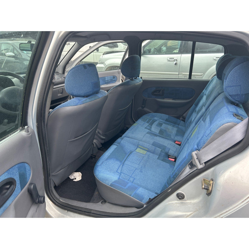 RENAULT CLIO 2 PHASE 1 1.2i - 8V Photo n°10