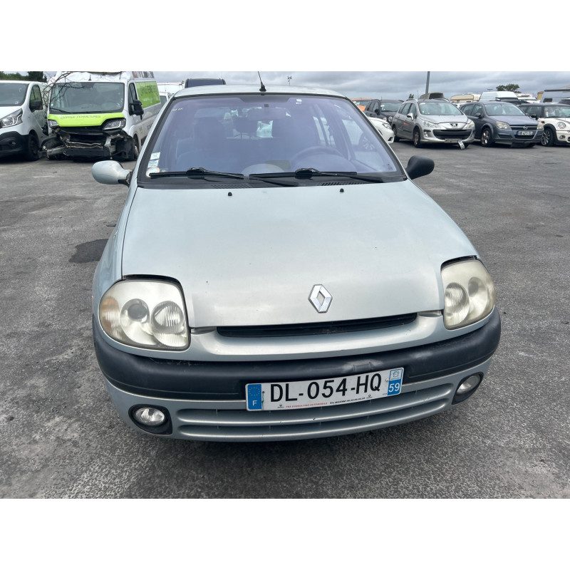 RENAULT CLIO 2 PHASE 1 1.2i - 8V Photo n°11
