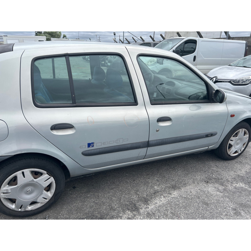 RENAULT CLIO 2 PHASE 1 1.2i - 8V Photo n°14